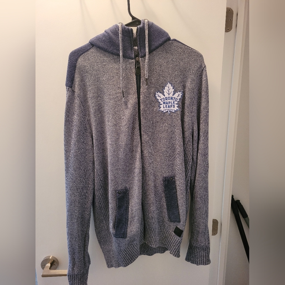 Toronto maple leafs david bittonBuffalo size XL blue hoodie